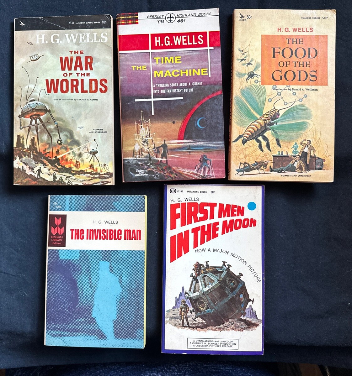 LOT of 5- 2 of 5 1st EDITION VINTAGE H.G. Wells Books War of