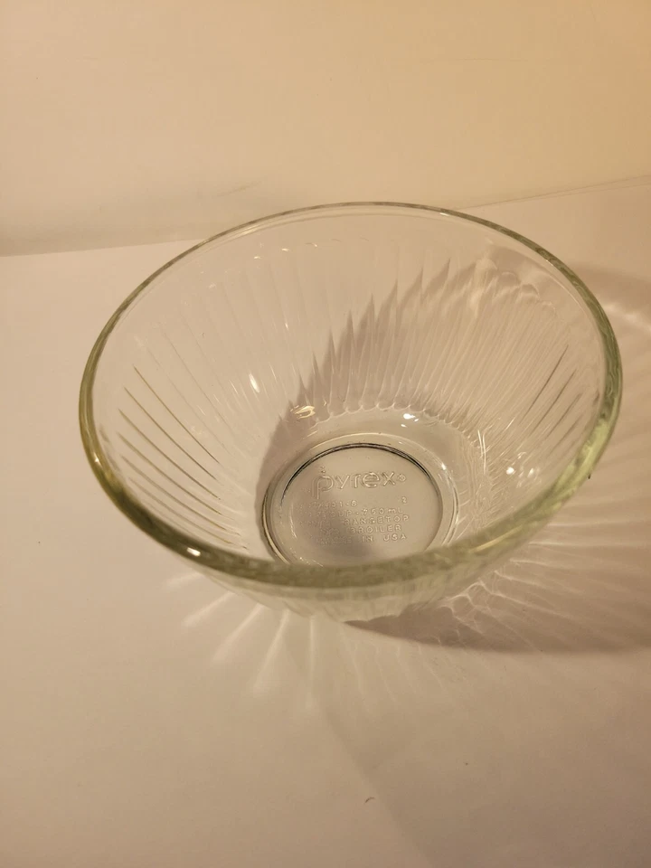 Vintage Pyrex 3 Cup Prep Bowl - Image 2 of 4