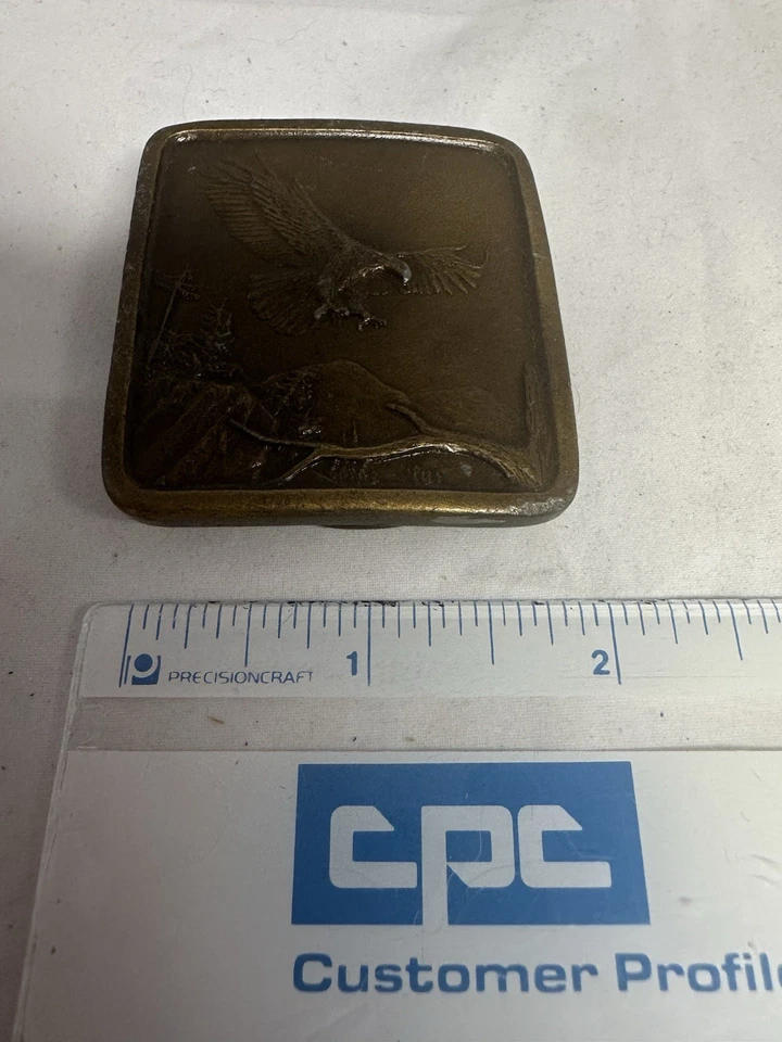 Hebilla de cinturón Indiana Metal Craft Co. Bald Eagle 1977 vintage 2" x 2 1/4" Foto 4 de 4