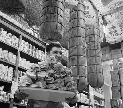 Carrying a tray piled high heroes Vincente Dell'Orto stands amid w- Old Photo