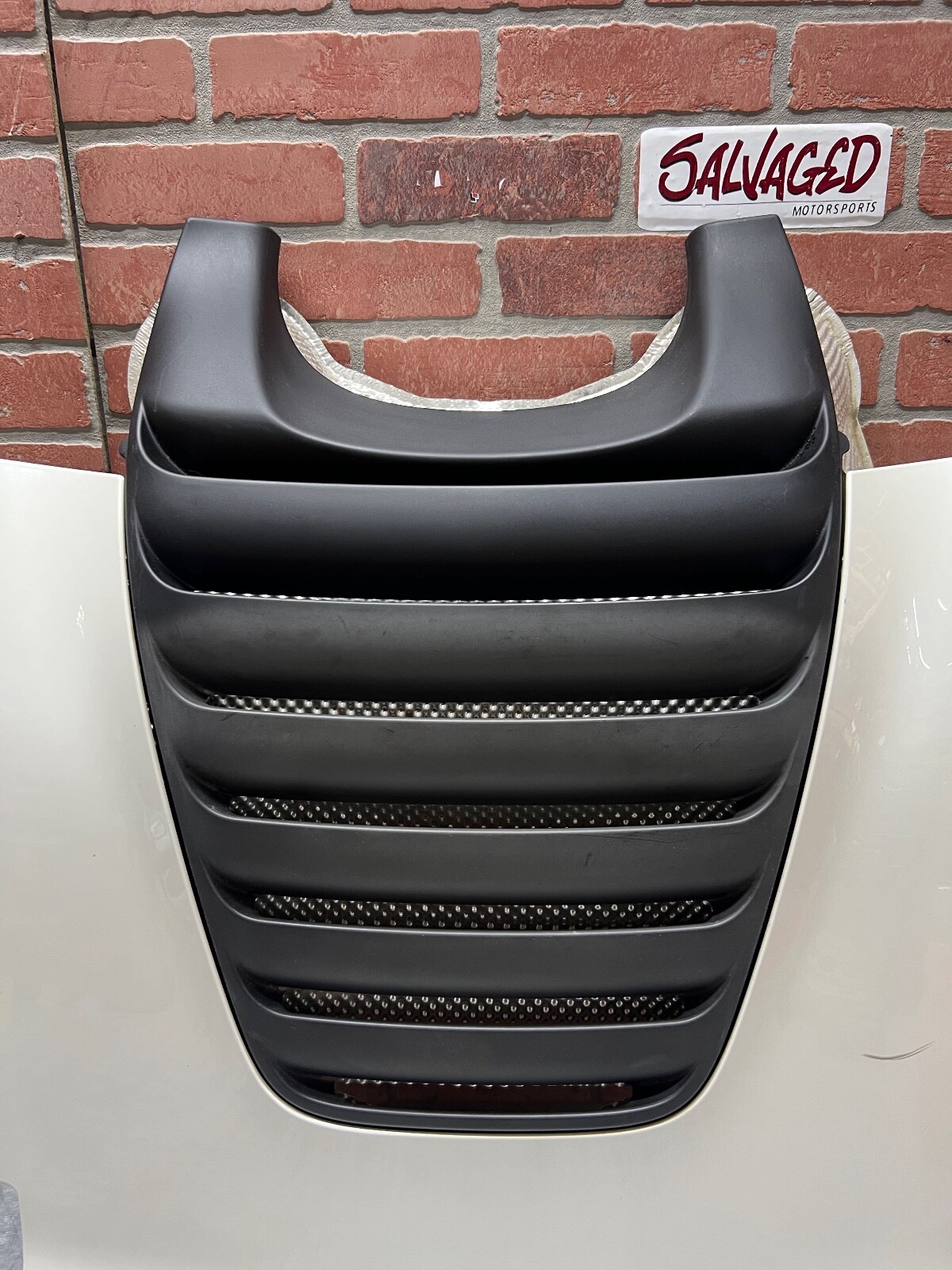 15-17 MCLAREN 650S SPIDER REAR ENGINE BONNET DECK LID CENTER VENT GRILLE OEM