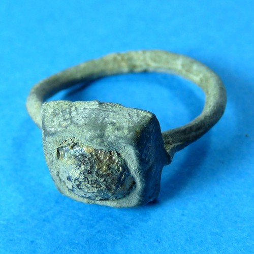 UNUSUAL ANCIENT BYZANTINE OR MEDIEVAL LEAD ALLOY WITH RARE GEMSTONE - Picture 3 of 6