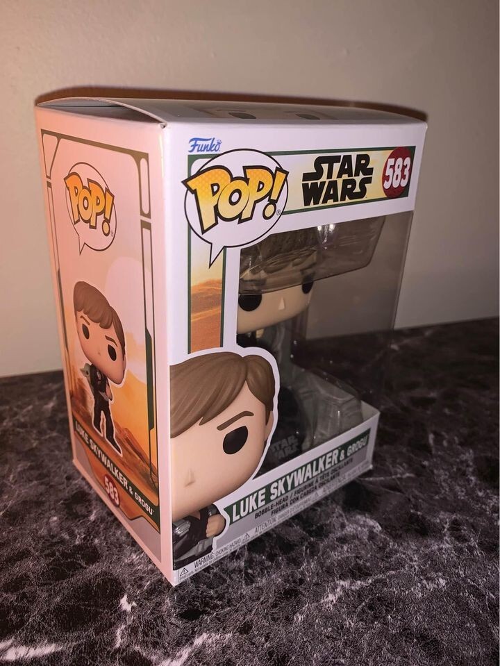 Funko Pop! Vinyl: Star Wars - Luke Skywalker With Grogu #482