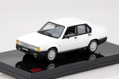 Alfa Romeo 90 Super 1984 weiß Pego Modellauto
