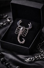 Vintage Emaille Brosche Skorpion mit Strasssteinen