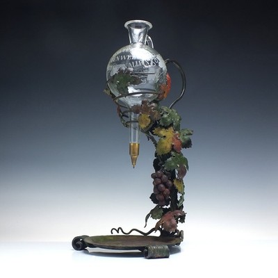Außergewöhnlicher Jugendstil Schmiedeeisen graviertes Glas Weinkaraffe Spender um 1900