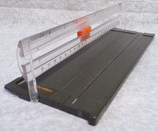 FISKARS PAPER CUTTER DESK TOP TRIMMER SIMPLE WORKING MAMUEL SLIDE BLADE