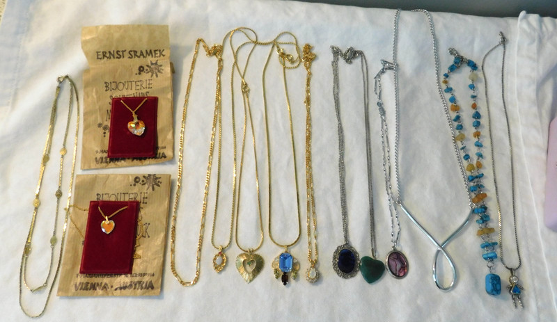 NECKLACES LOT Pendants Chains in Caboodles Box Van Dell Emmons Austria Avon