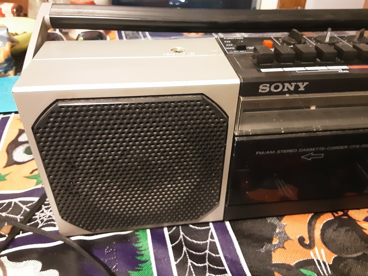 SONY CFS-300 AM/FM/短波ラジオ Vintage Sony CFS-300 Boom Box AM FM Radio & Cassette