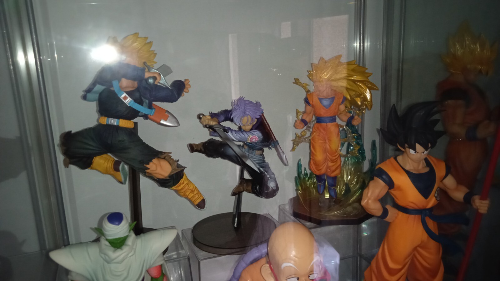 Figuras dragon ball banpresto, como nuevas, sin caja. Goku bastón no disponible.