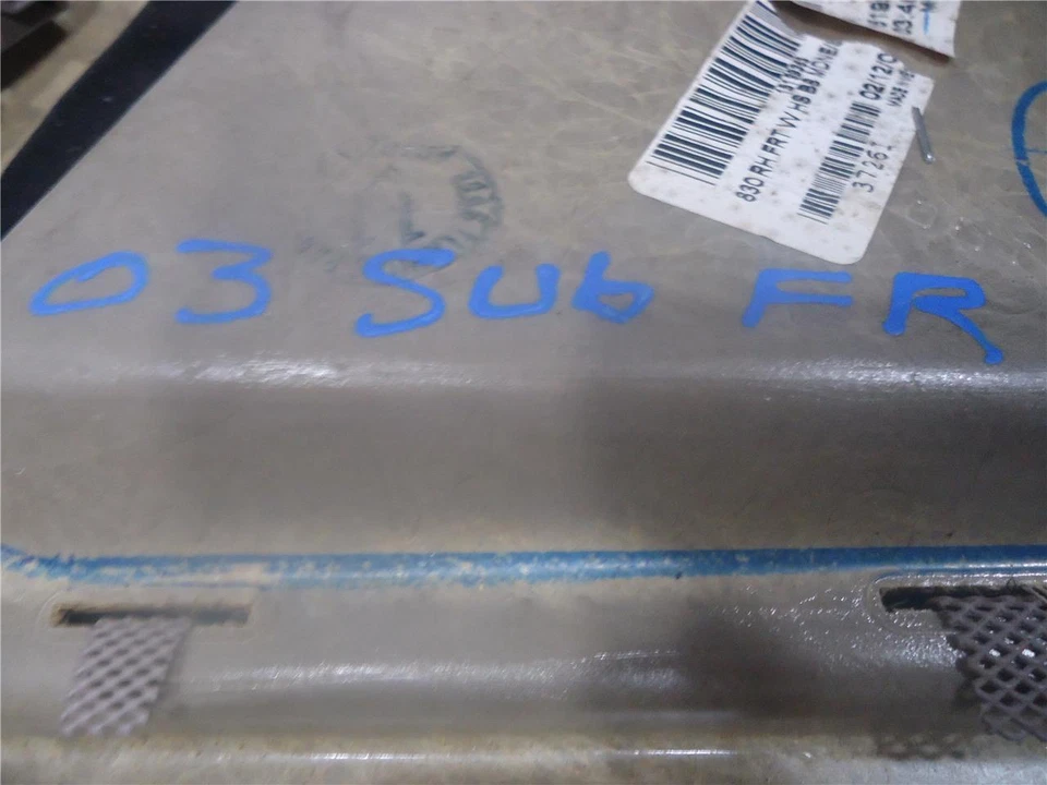 2003-2006 GMC Yukon Denali Tahoe Sierra Suburban Front Right Door Panel Black - Image 3 of 4