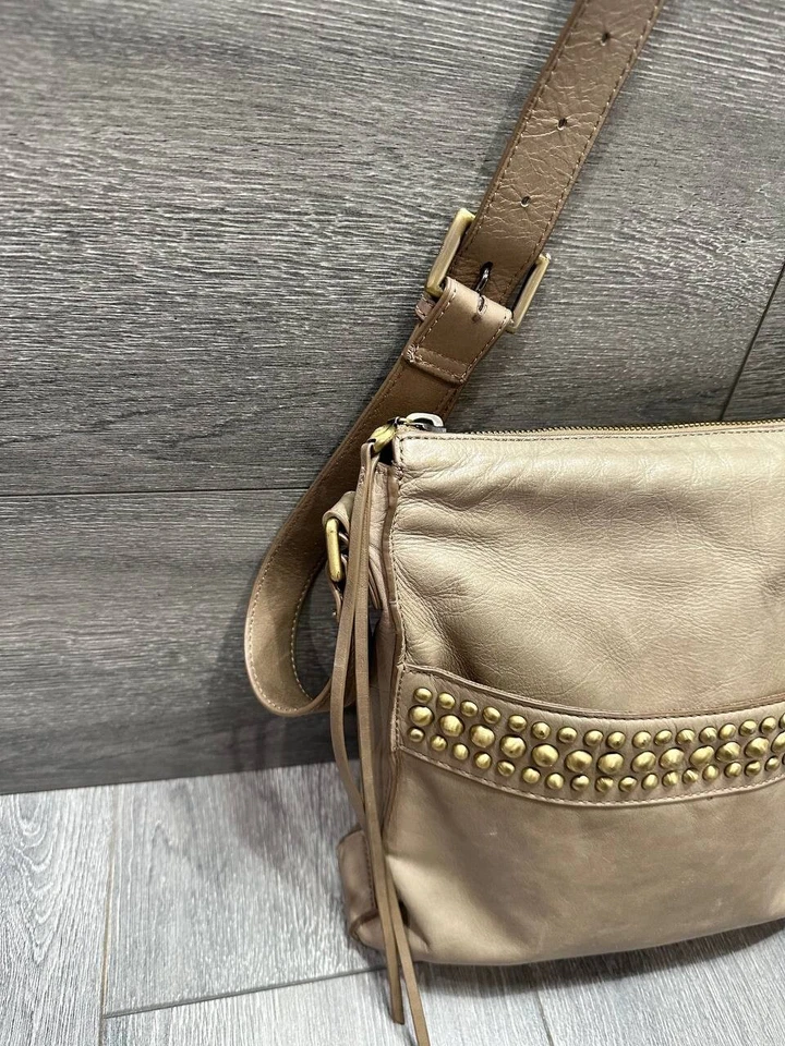 Bolso Bandolera Hobo Mujer Tachonado Mystic Beige Frío Foto 4 de 4
