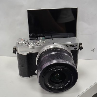 Nikon 1 J5 Silver Mirrorless Digital Camera w/ 10-30mm Lens Tested