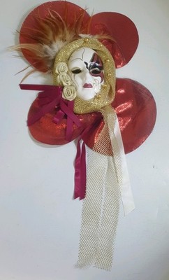 Vintage rote Dame Gesichtsmaske Wandbehang Deko. Retro Art Deco Harlekin Pierrot