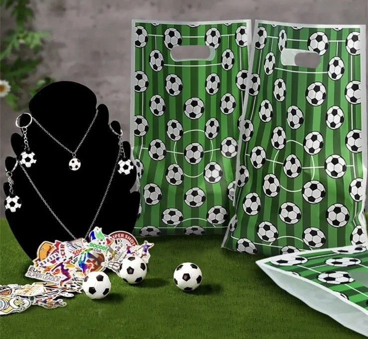 Paquete de 100 piezas de favoritos de fiesta de fútbol pelotas llaveros pulseras bolsas silbatos niños Foto 4 de 4