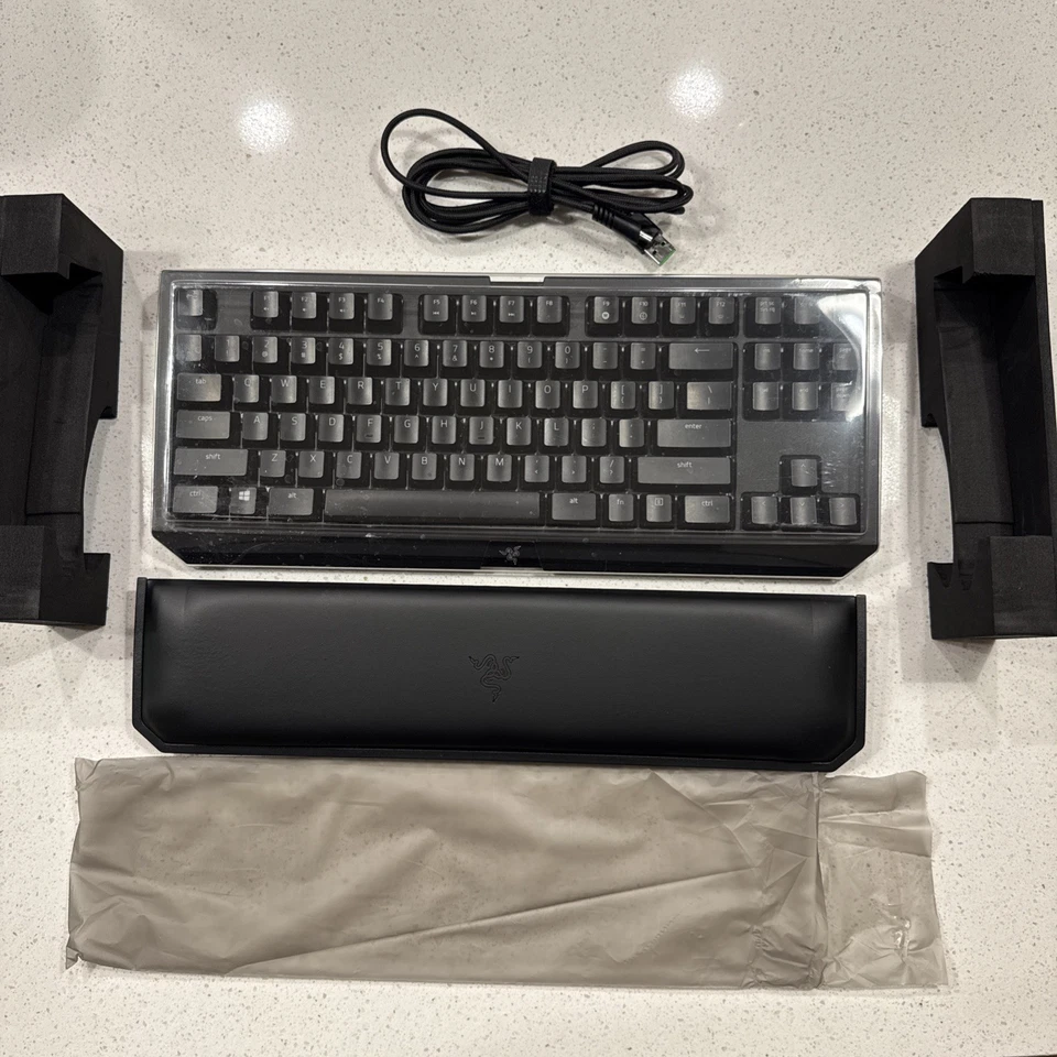 Razer BlackWidow Tournament Edition Chroma V2 Mechanical Keyboard GREEN SWITCH - Image 3 of 4