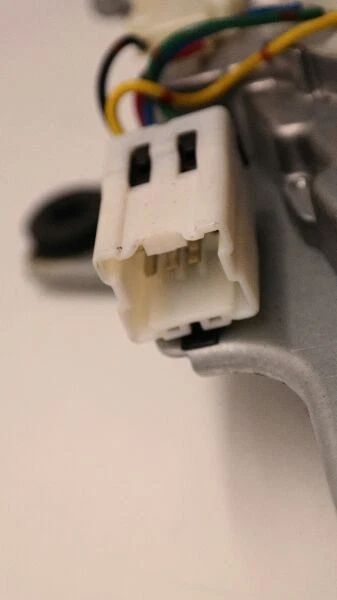 2004 - 2015 Nissan Armada Infiniti QX56  - Image 3 of 4