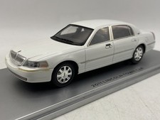 Lincoln Town Car 2011 Vibrant White LUXURY COLLECTIBLES 1:43 resin model car