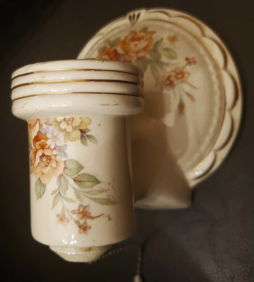 Aplique de luz floral eléctrico Art Deco de porcelana de porcelana vintage con trm dorado Foto 4 de 4