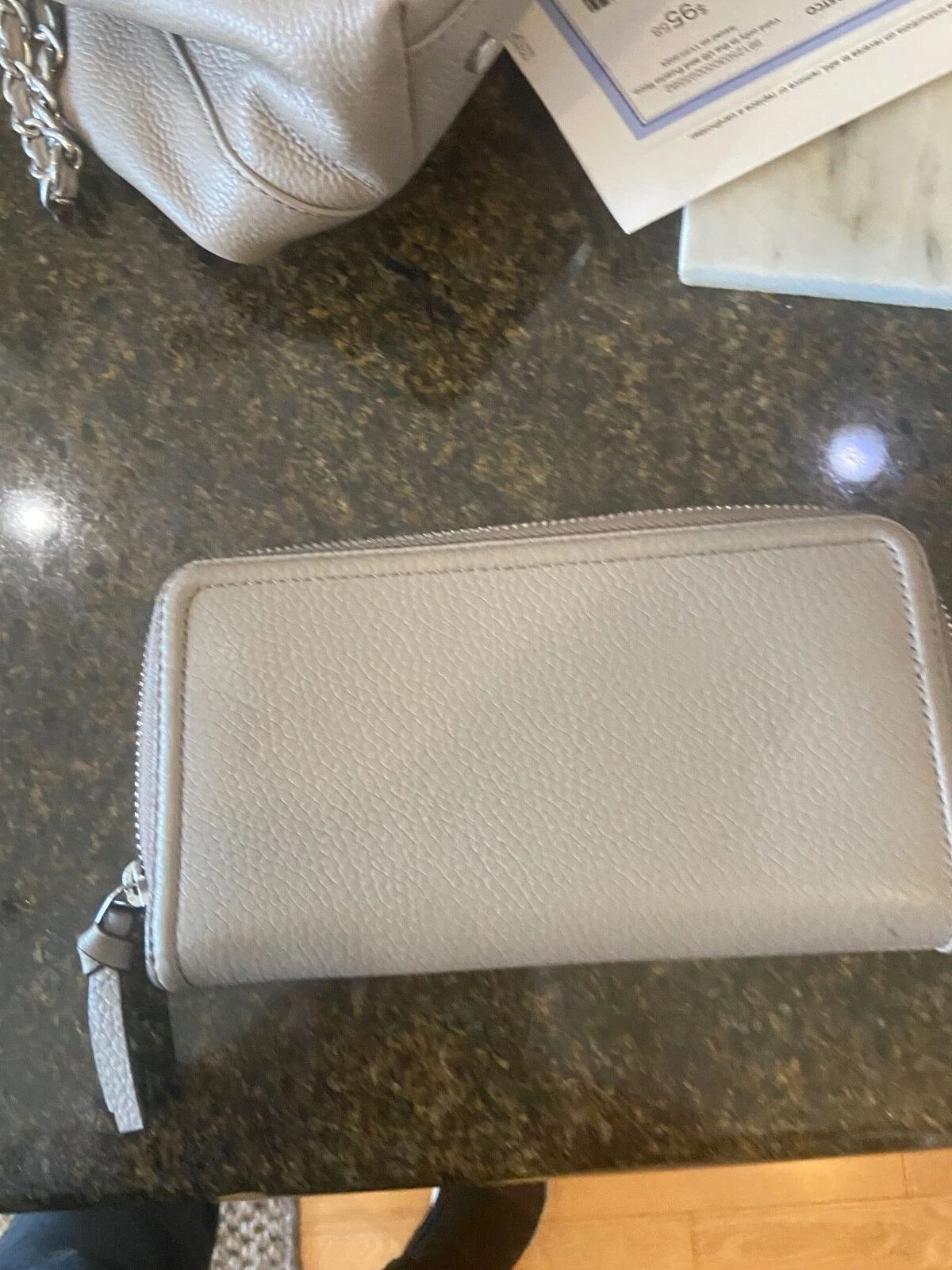 Borsa e portafoglio donna Tory Burch triplo scomparto; stucco grigio e