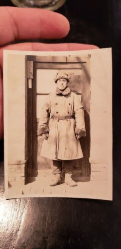 WWII ORIGINAL JAPANESE PHOTO ☆  ARMY OFFICER  IN WINTER OUTFIT ☆SWORD SAMURAI  - Picture 1 of 2