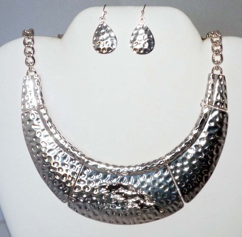 Beautiful Silvertone Collar Necklace w 3 Running Greyhound Dogs, Earrings