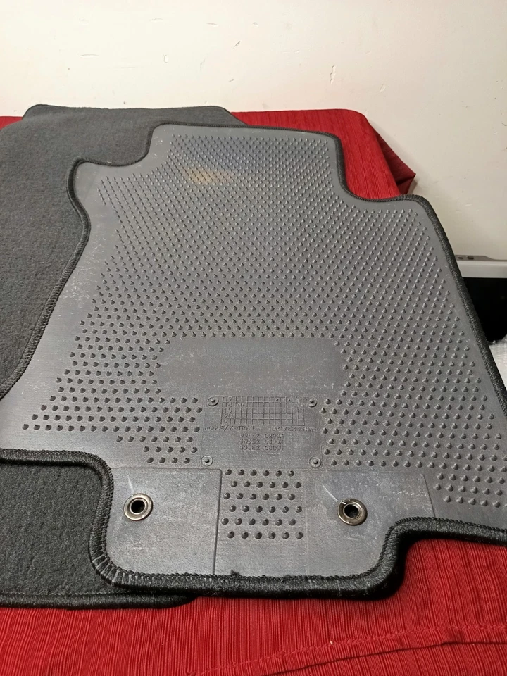 Alfombrillas negras originales OEM aptas para Nissan Rogue 999E2-G2000 U-1 2014-2020 Foto 3 de 4