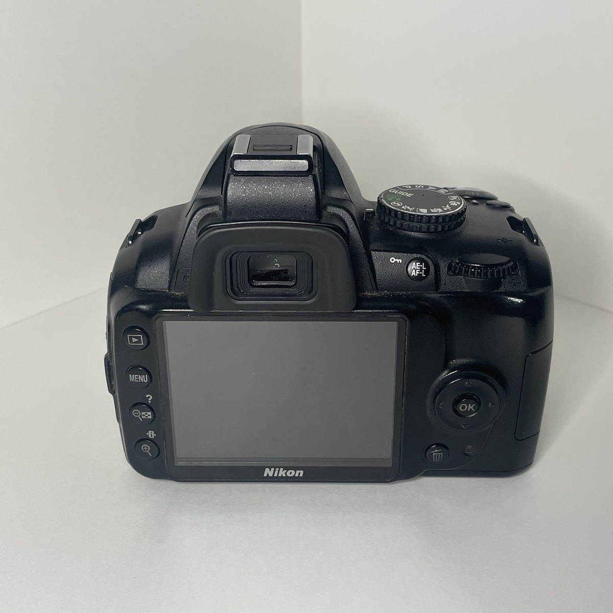 Nikon - Nikon　D3000 Amazon.com : Nikon D3000 10.2MP Digital SLR Camera with 18