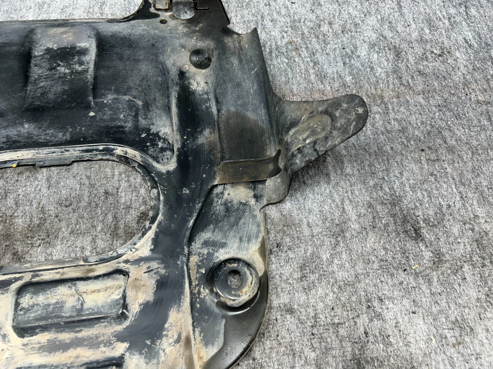 TOYOTA 4RUNNER SR5 03-09 OEM BAJO MOTOR TRANSMISIÓN PROTECTOR CONTRA SALPICADURAS 133K Foto 3 de 4