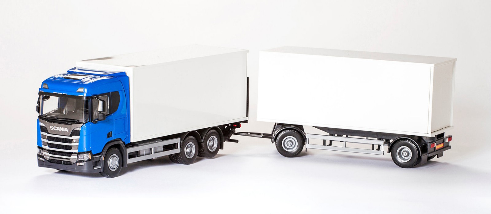 Camion EMEK Scania CR 6x4 bleu jouet réaliste pour enfant et collection