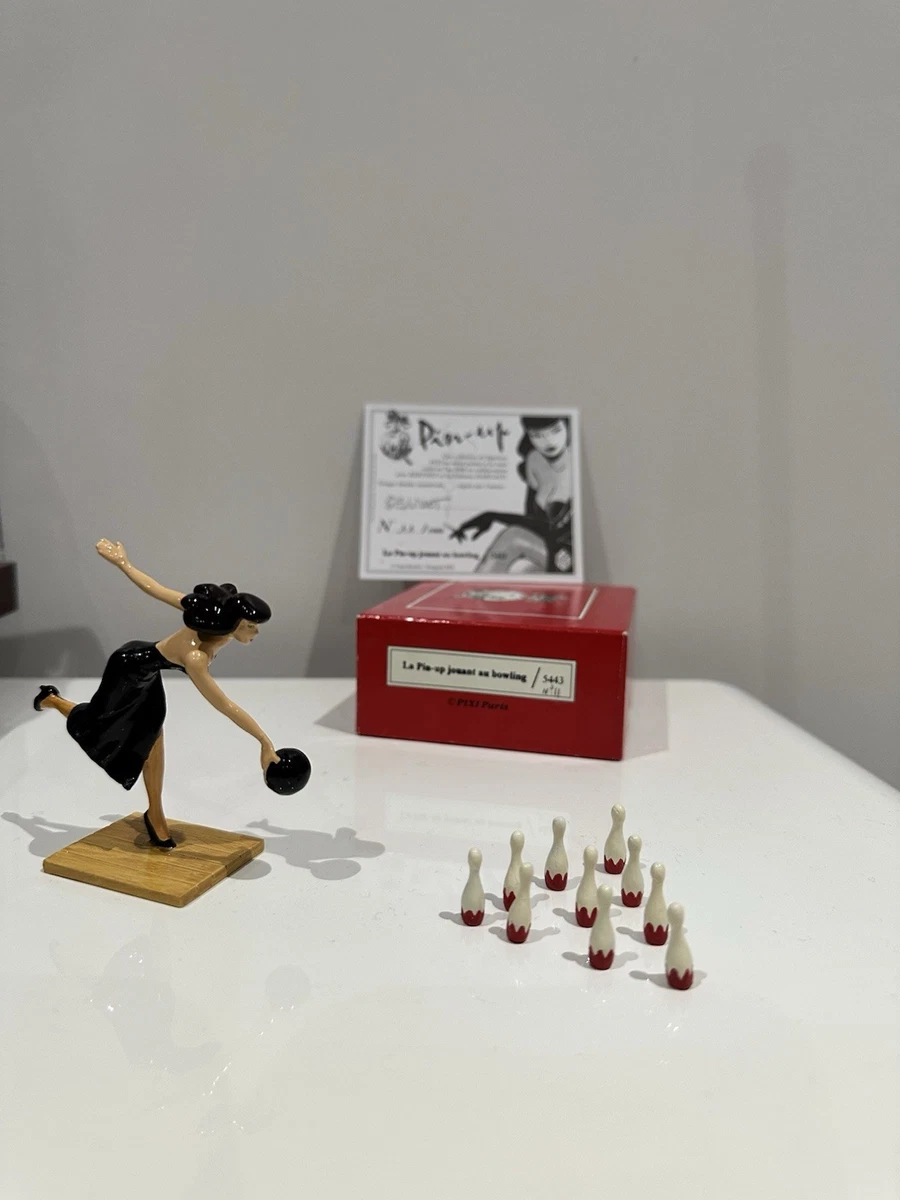 Pixi Berthet Pin-up - La Pin-up devant sa coiffeuse