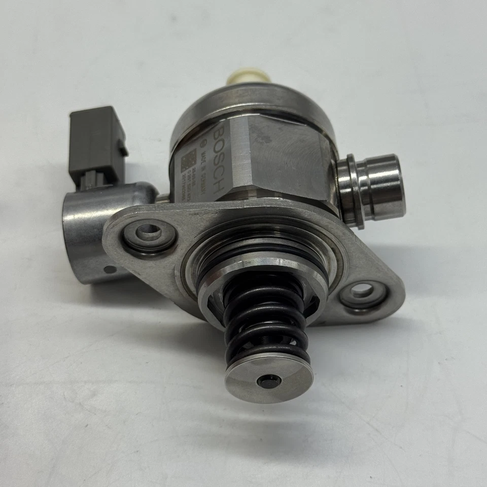 High Pressure Fuel Pump HPFP 0261520472 06H127025Q for Bosch VW Audi 2.0T TSI - Imagem 4 de 4