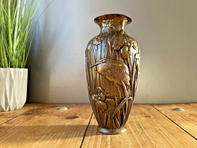 ANTIKE JAPANISCHE MEIJI-ZEIT BRONZEFARBEN KUPFER PLATTIERT KRANICH VOGEL VASE JUGENDSTIL