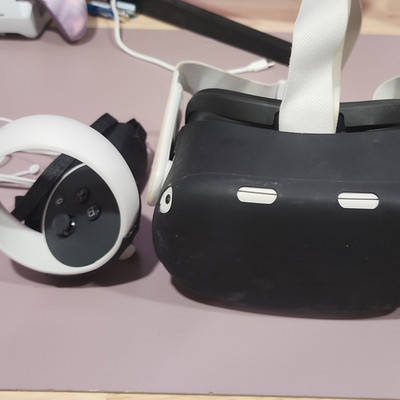 Meta Quest 2 Standalone VR Headset w/ Touch Controllers & Charger White