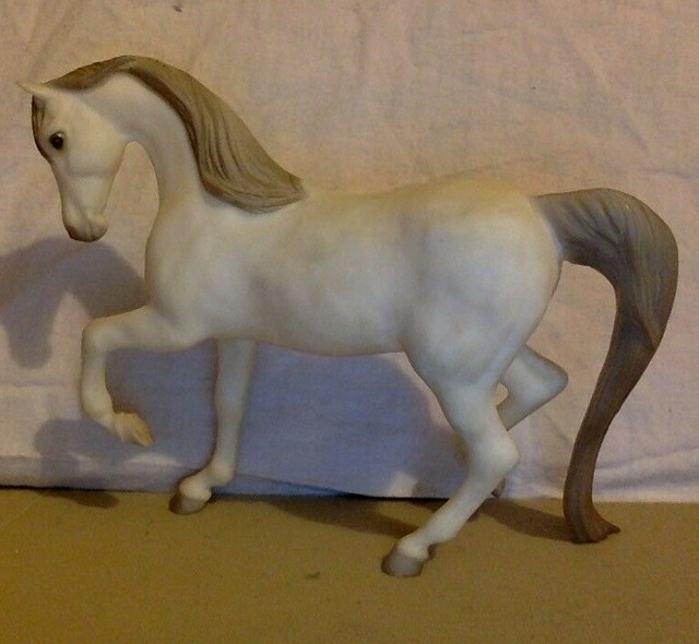 Traditional Breyer Horse. Prancing White Mare. Reeves Intl 1986. 12 x 9