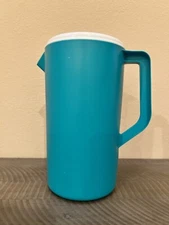 90’s Rubbermaid Pitcher Pitcher Drink Containers With Lid 2 1/4QT