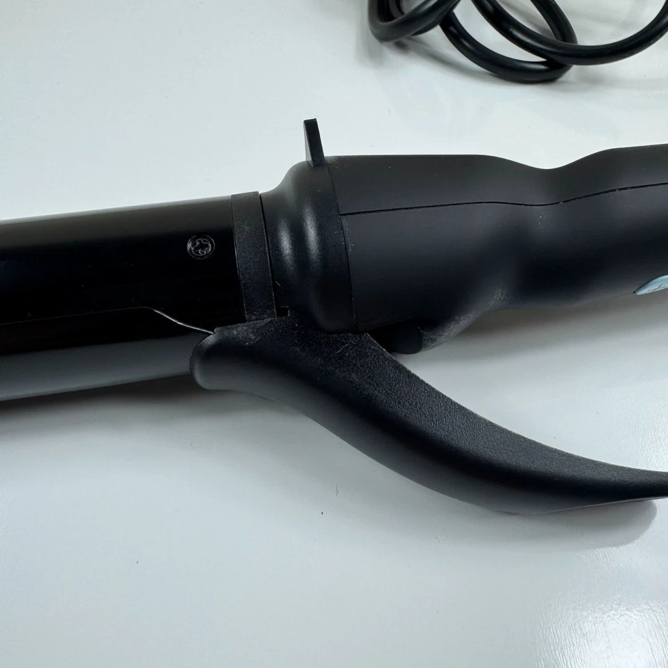 BIO IONIC Long Barrel Curling Iron Styler 1.25-Inch Black Nanoionic Beachy Waves - Image 4 of 4