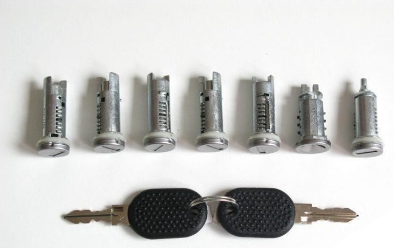 Serrure bloquée ? Kit de 7 barillets de portière et clés pour remplacer vos cylindres