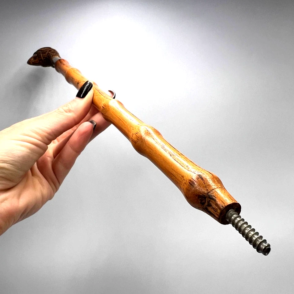 Bastón de bambú con mango de bastón de loro de madera tallado a mano raro de la década de 1970 Foto 3 de 4