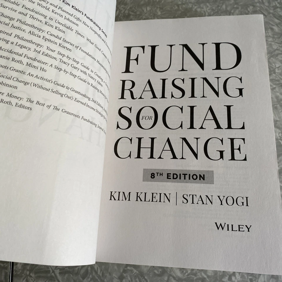 Fundraising for Social Change Kim Klein Stan Yogi Textbook 8th 2022 Paperback Foto 3 de 4