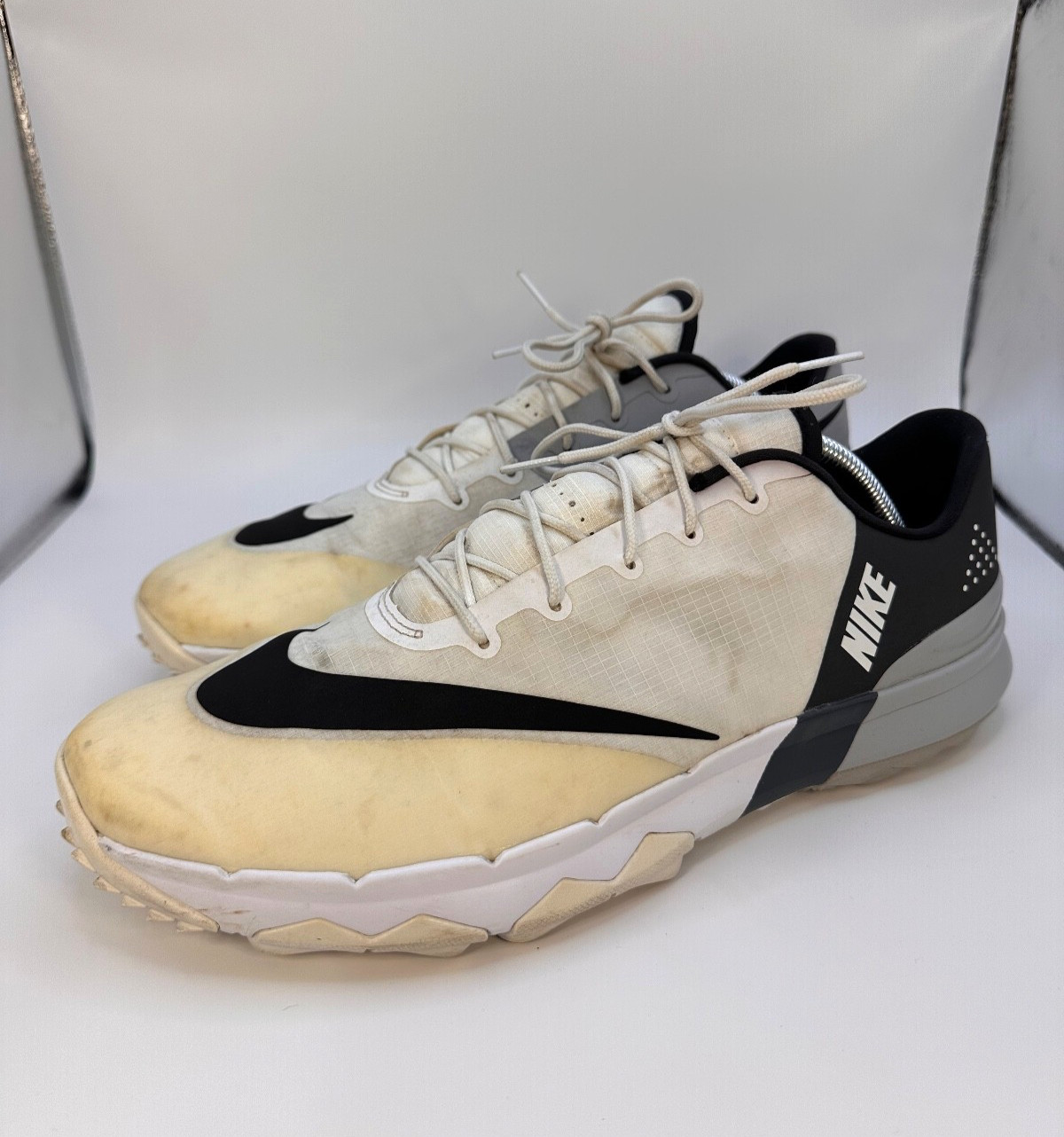 White Black Spikeless Comfort 849960-100 Mens Size 11.5