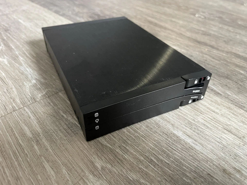 SIIG  Dual 2.5” SATA MobileRack  02-1242A - Image 3 of 3