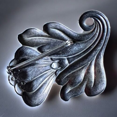 "Broche antiguo Art Nouveau plata repousse flor tulipán 2"" x 1,75""" - Imagen 2 de 9