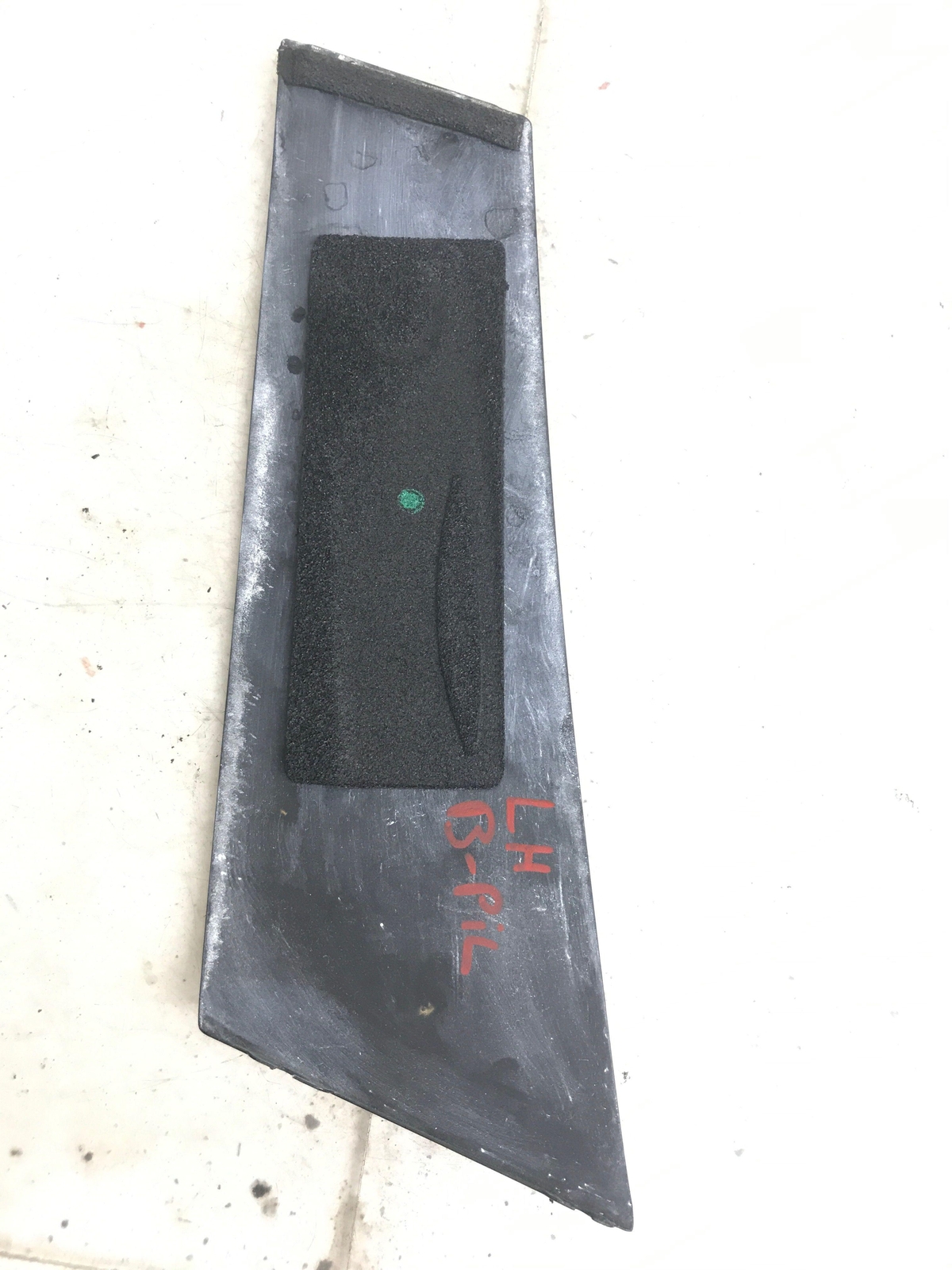 ASTON MARTIN RAPIDE LEFT B-PILLAR FINISH MOULDING PANEL COVER BLACK GLOSS OEM