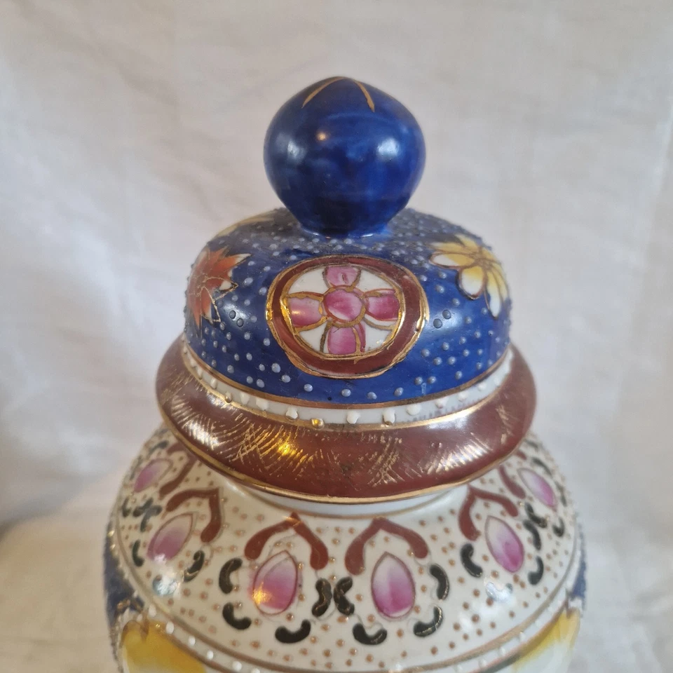 Vintage Oriental Satsuma Jar Urn Pot Ladies Flowers Made In China Japanese Style - Image 3 of 4