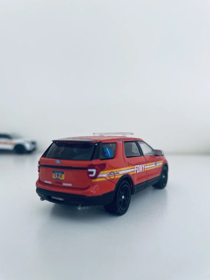 Greenlight 1:64 FDNY 2016 Ford Explorer Ems - Image 3 of 3