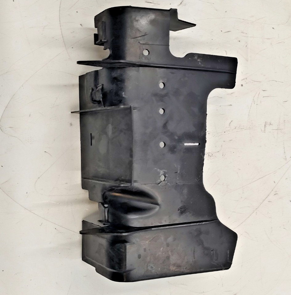 PLASTICA INTERNA ANTERIORE-SUZUKI V-STROM 650 ANNO 2004 AL 2006