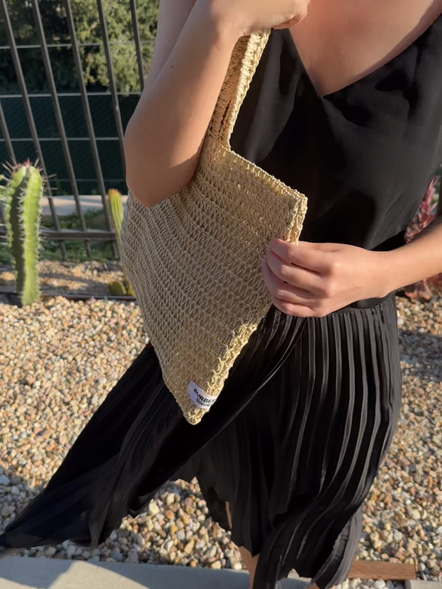 NEW ～ Burberry Goddess Crocheted Weave Natural Paper Straw Tote