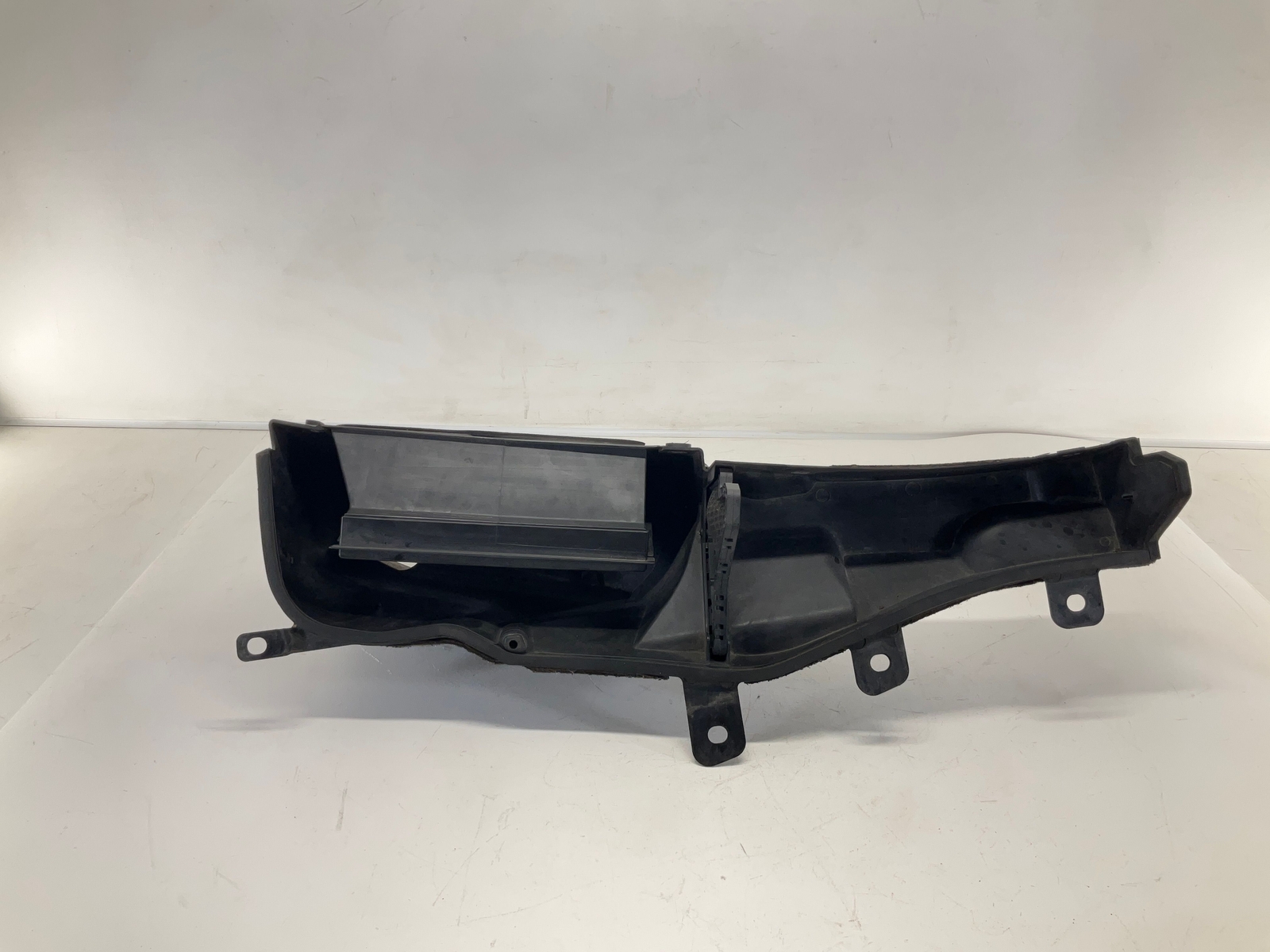 14-17 MASERATI Ghibli Front Under Cowl Air Filter Housing CM