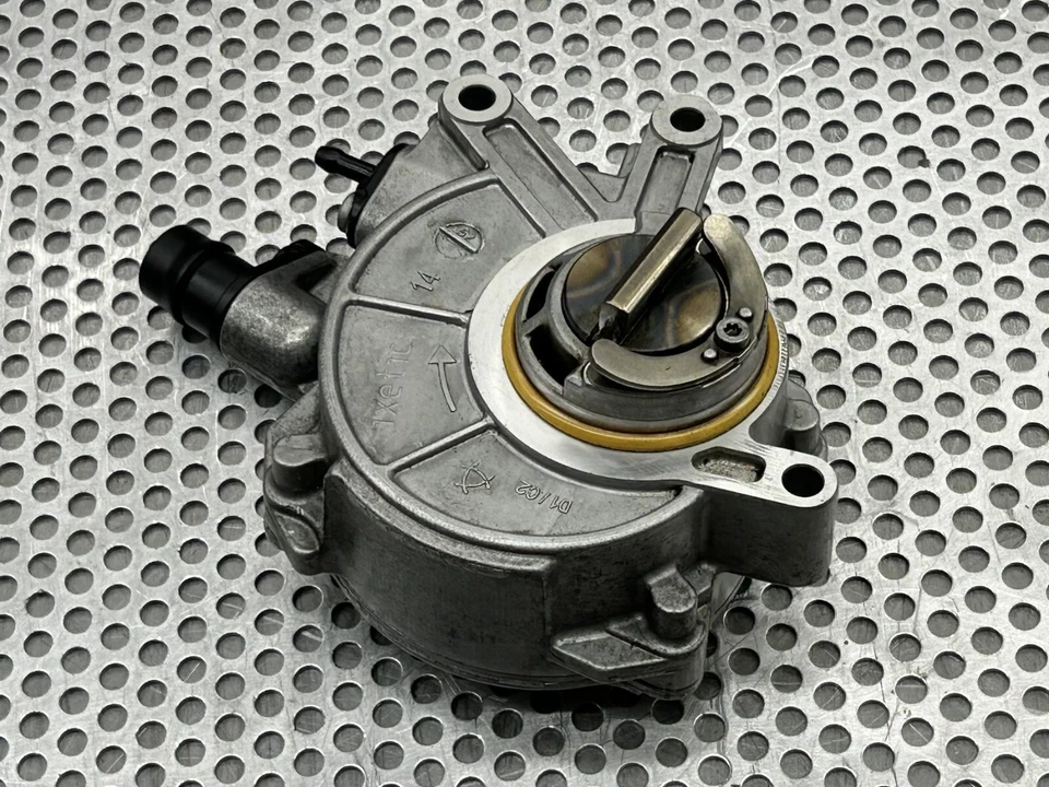 2011-2016 BMW 550i 650i 750i 750Li Engine Motor Vacuum Pump - Image 4 of 4